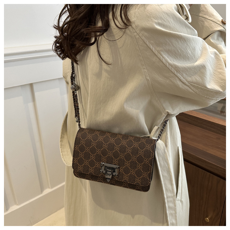 Cross-border women's bag 2024 New leopard print underarm bag, Korean style fashionable and trendy chain single-shoulder bag, riveted crossbody bag undefined