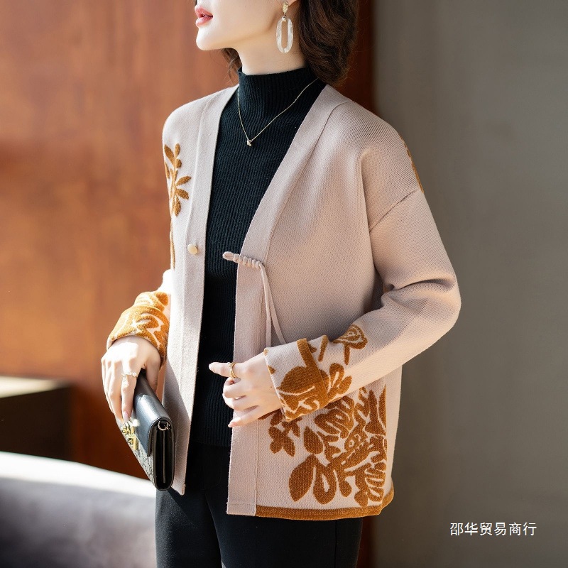 새로운 2024 옷 봄과 가을 중년 여성의 어머니 가을 코트 니트 카디건