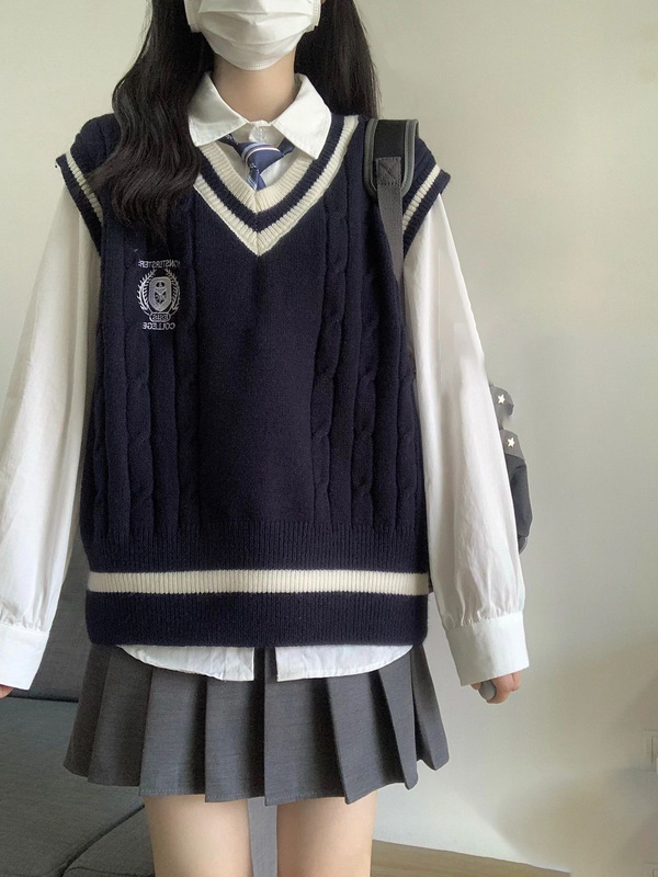 College Style 2022 Autumn and Winter New Style Waistcoat Stacked Knitted Vest Women's Badge Embroidered Outer Top for Women College Style 2022 Autumn and Winter New Style Waistcoat Stacked Knitted Vest Women's Badge Embroidered Outer Top for Women