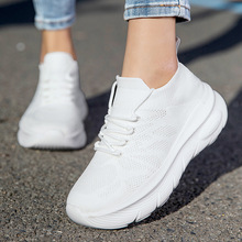 2025跨境大码新款袜子鞋运动休闲鞋厚底学生时尚一脚蹬飞织运动鞋
