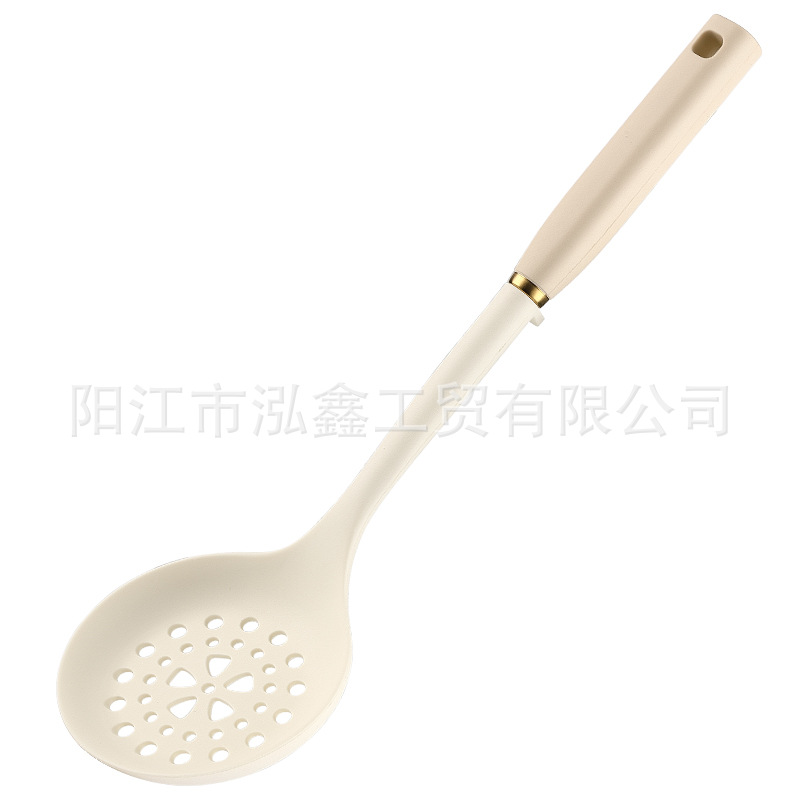 베이지 색 소쿠리