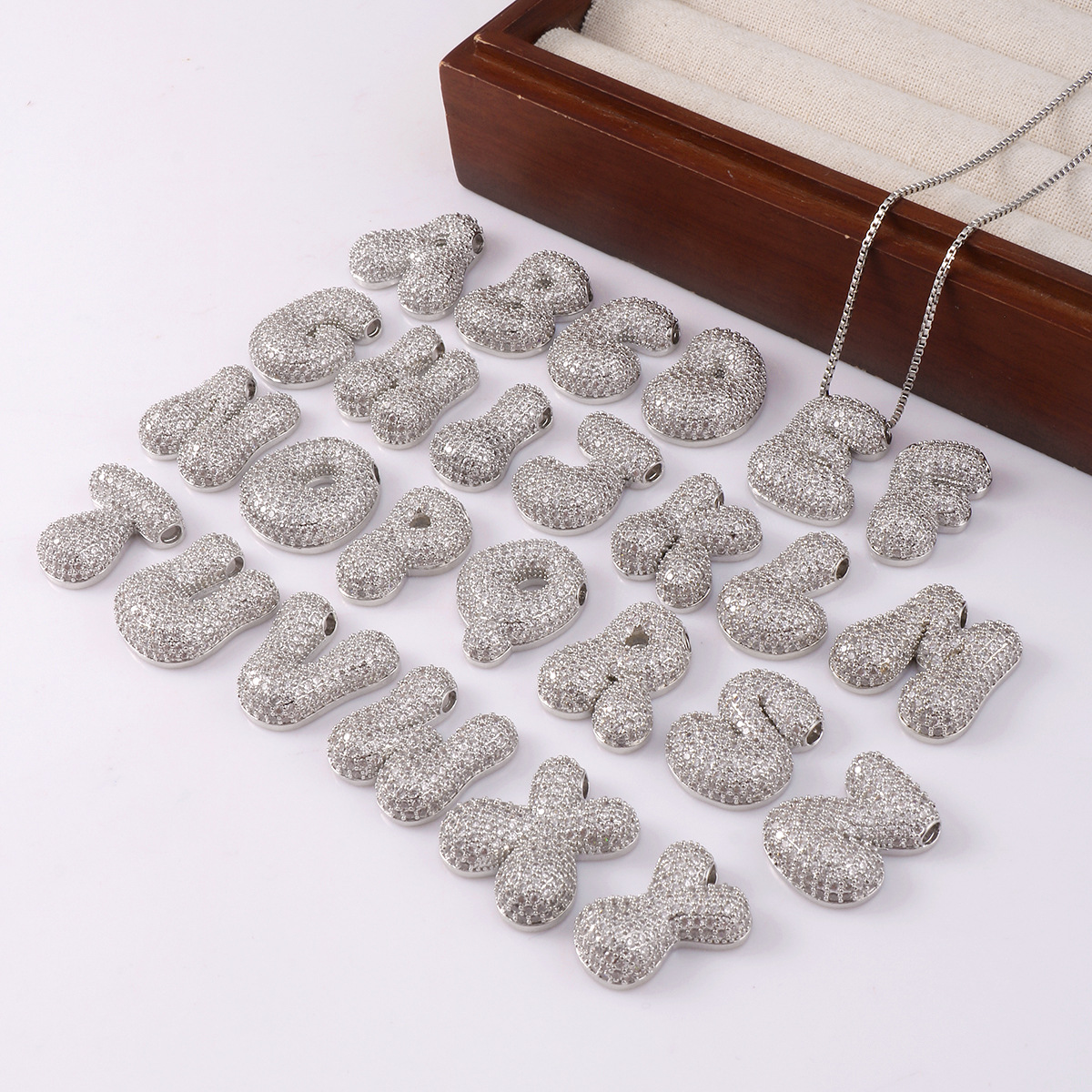 Transfronterizo nueva versión Q con diamantes lindo oro regordete plata 26 letras inglesas collar joyería de todo fósforo