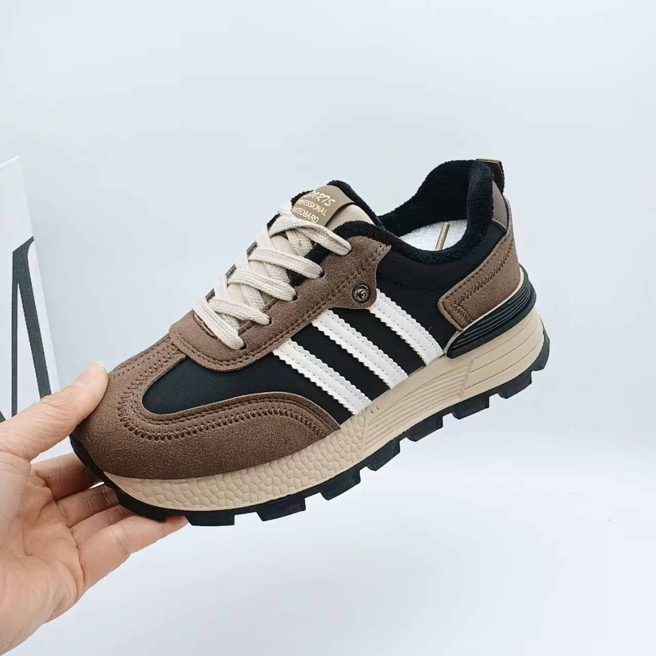 2025 invierno nuevo estilo de moda de algodón cuatro estaciones de piel de terciopelo cómodas zapatos de mujer Agan zapatos deportivos de mujer