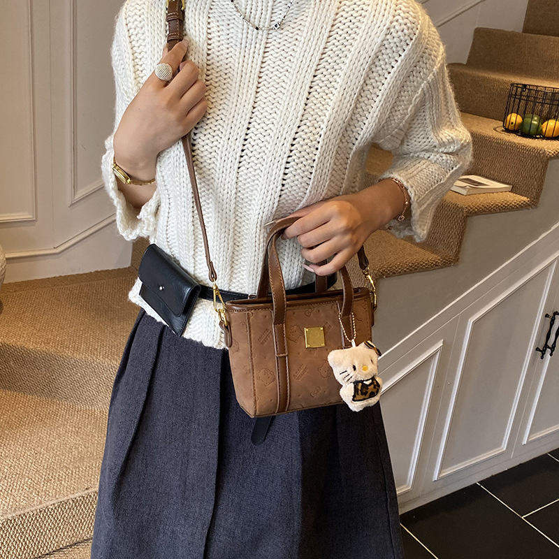 2025 otoño y invierno nuevo estilo simple de gran capacidad bolso de cubo portátil de mujer sensación de alta calidad bolsa de hombro casual bolsa de viaje mochila