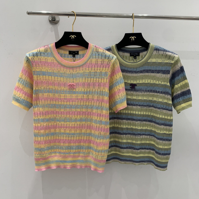 High version 25 spring and summer new knitted round neck short sleeve color stripe stitching three-dimensional double c letter logo embellishment