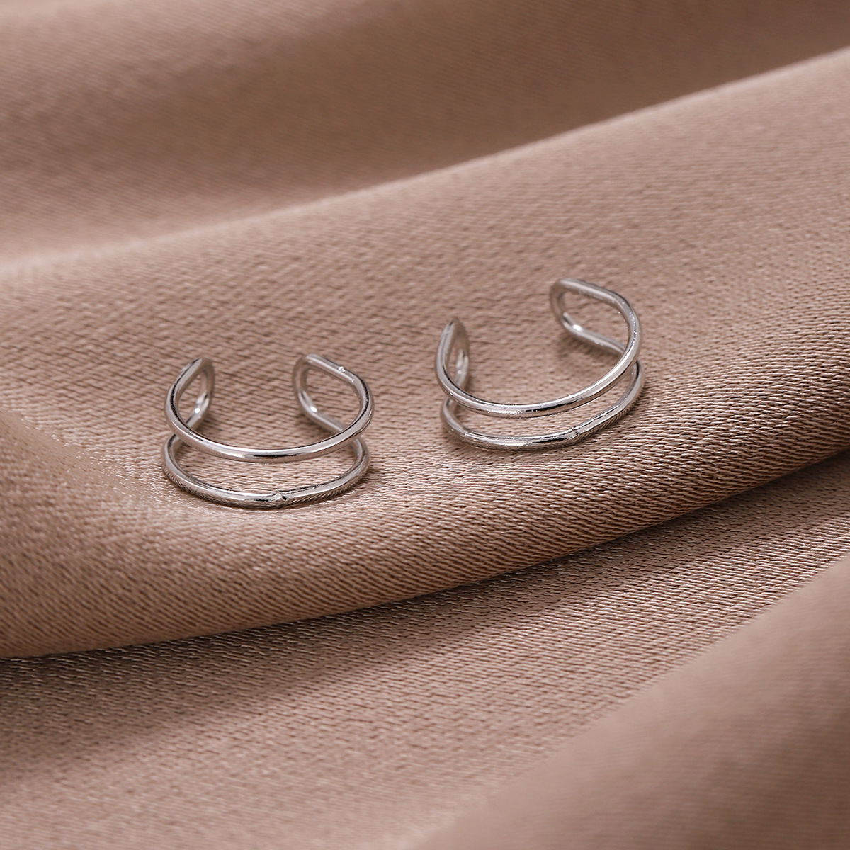 Estilo coreano personalizado pendientes simples de alta calidad en forma de U irregular clip de oreja cuadrada simple clip de hueso de oreja sin oreja al por mayor