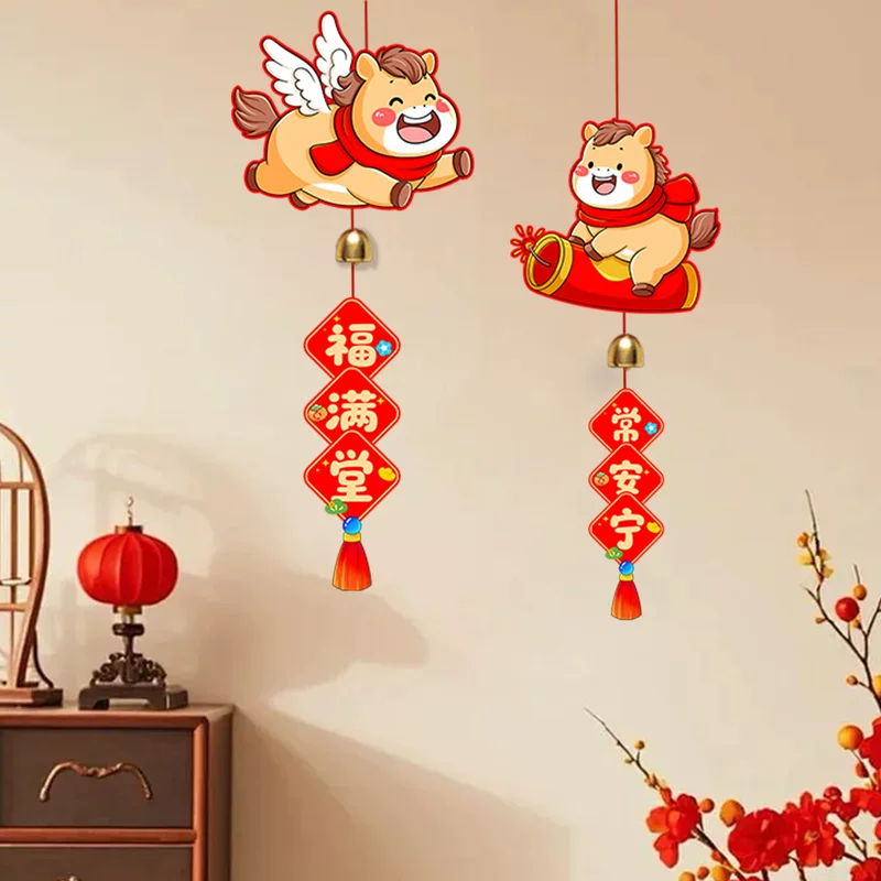 Новогодние украшения 2026 год конь год wind chime подвеска фоновая стена макет атмосфера праздника весной Новый год длинная подвеска