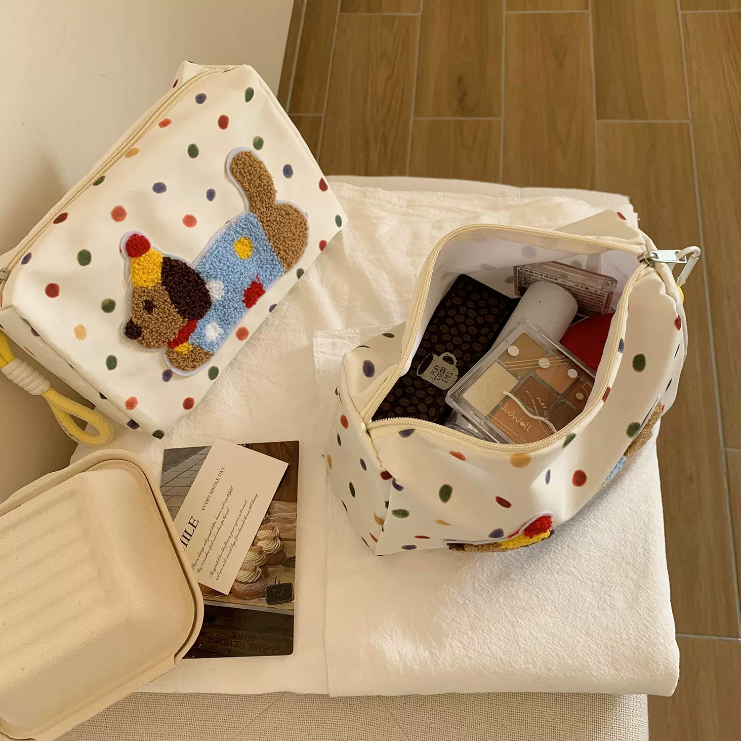Capacious cosmetic bag, storage system, handheld shoulder bag, organizer bag for traveling