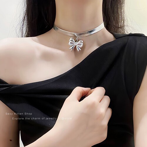 Elegant European and American Leather Butterfly Collar Necklace for Women, Metal High-End Lock Chain Necklace for Men, Star-like Personality Jewelry, Yiwu Accessory Wholesale