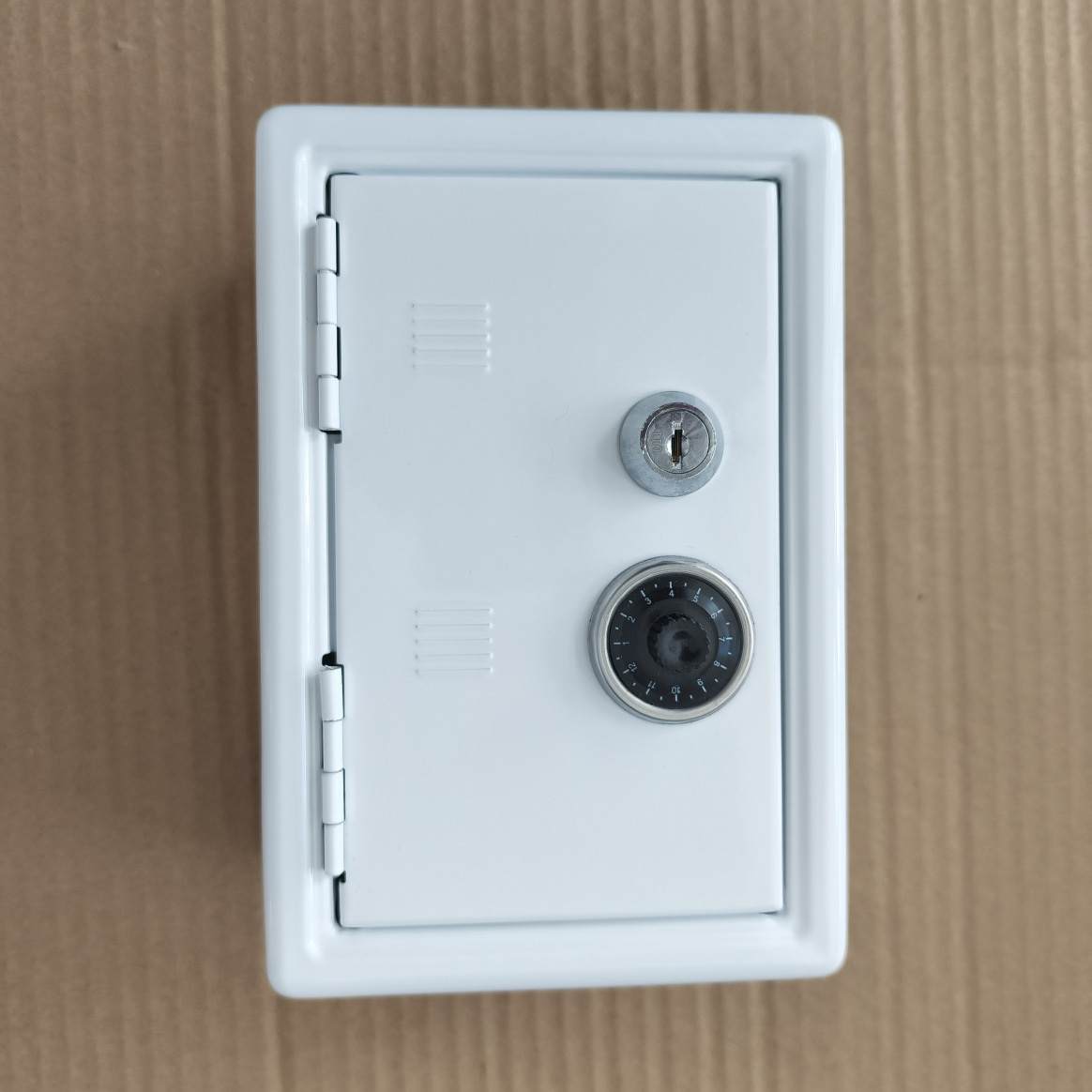 Nueva caja de almacenamiento de alcancía portátil creativa transfronteriza tamaño pequeño con caja de almacenamiento de claves caja de monedas con cerradura alcancía