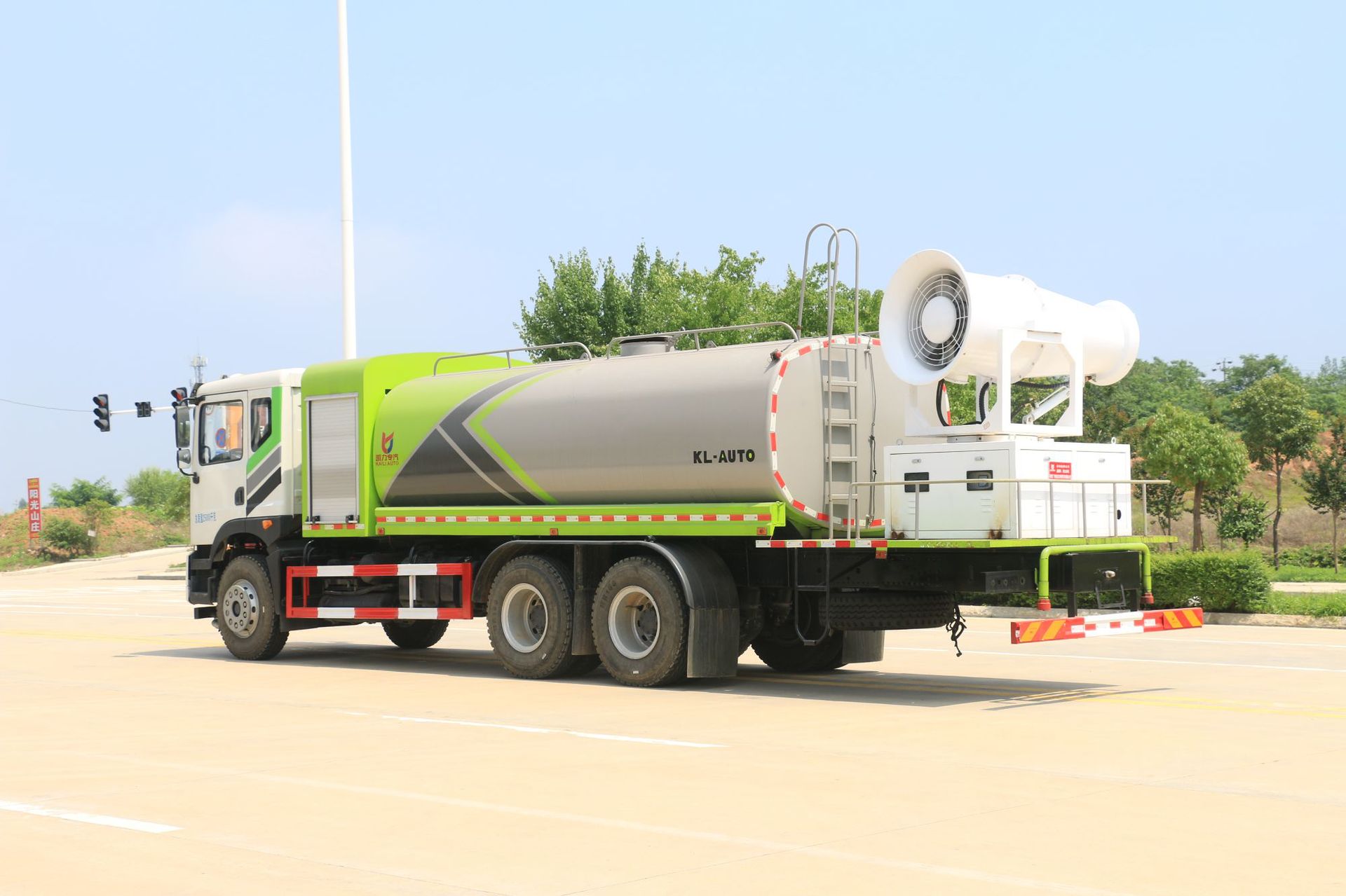 Dongfeng Huashen Rear Dual-Axle 17-Ton Multifunctional Dust Suppression Truck 60- 120m Cannon for Haze Removal and Dust Reduction at Demolition Sites