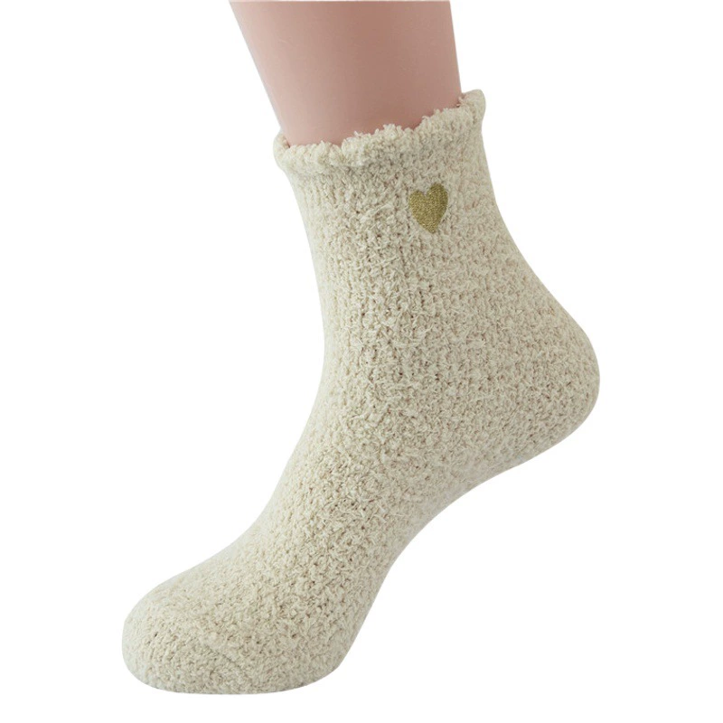 Женские носки-тапочки из кораллового флиса для сна и дома, теплые, с вышивкой золотого сердца, средней длины, для женщин, для сна и отдыха, для трансграничной торговли на Amazon