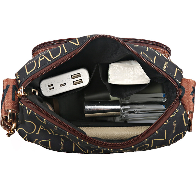 Borsa da donna 2023 Nuovo modello per anziani, borsa piccola stampata elegante di alta gamma, borsa a tracolla per donne di mezza età e_voghion.com