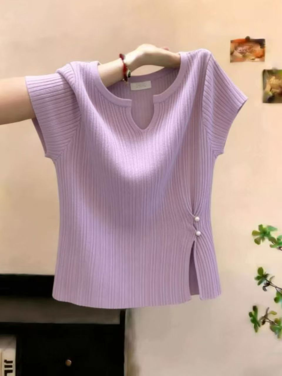 Áo thun nữ cổ tròn tay ngắn cúc ngọc trai dáng ôm — tím hoa cà