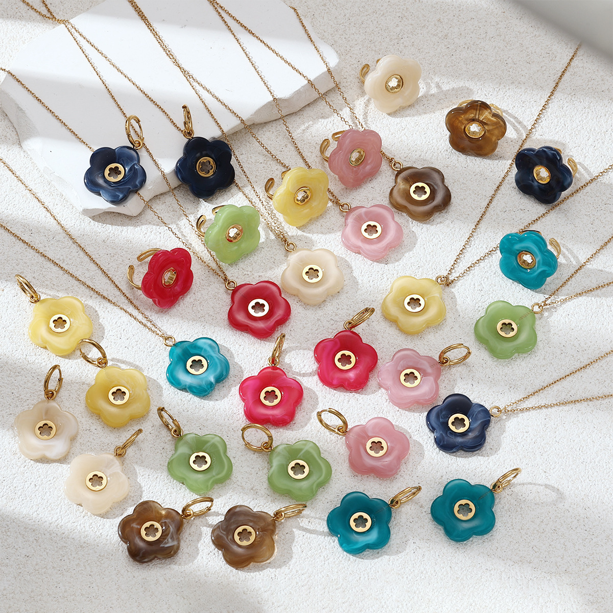 Alta Europa y América acero inoxidable ligero lujo alto sentido flores acrílico titanio joyería conjunto de aretes primavera y verano nuevos productos