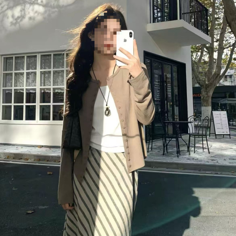Plus-Size Women's Clothing Set, Korean Style Early Spring Long-Sleeve Knit Cardigan, Camisole, Twill Skirt Three-Piece Set with Tags