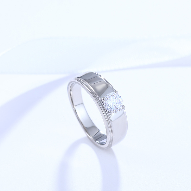 Anillo de bodas de oro blanco de la joyería de Xuking fuente fabricante anillo de piedras preciosas artificiales simple anillo de bodas de cuatro garras para las mujeres