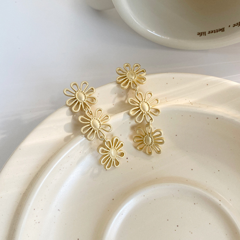 1 Pair Sweet Heart Shape Rose Flower Inlay Imitation Pearl Alloy Rhinestones Earrings display picture 2