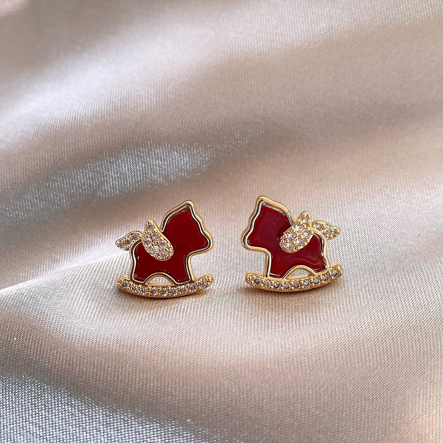 123#Rhinestone red enamel rocking horse stud earrings