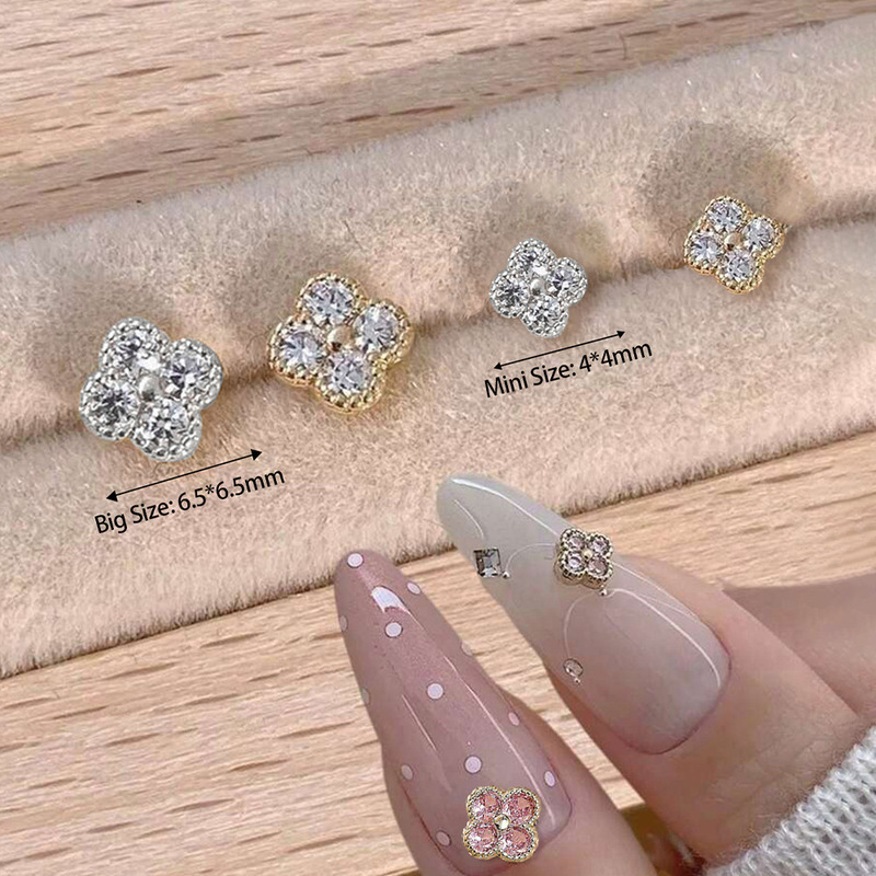 Trendy Four-Leaf Clover Nail Art Accessories, Light Luxury Retro Hollow-Out Sparkling Rhinestone Wearable Nail Decorations Wholesale