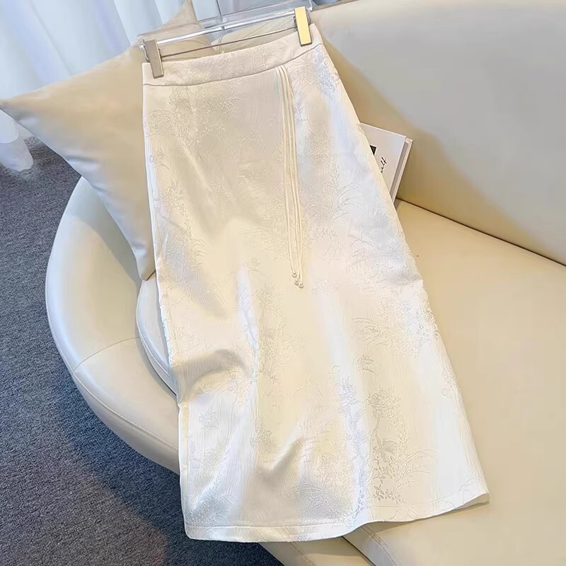新しい中国風のスカート女性のための春と秋 2025 新しいストレートヒップスカートヘビーエンゲージ刺繍サテン A ラインスカート|undefined