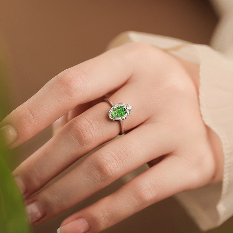 Material peligroso natural, rama de oro de jade, hoja de jade, anillo de plata esterlina s925, sentido de diseño de nicho femenino, apertura exquisita ajustable