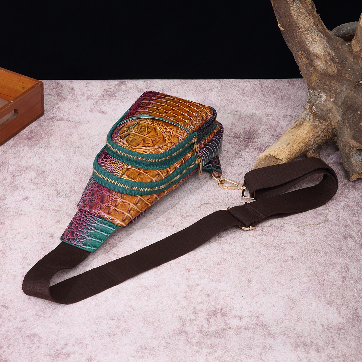 Retro Women's Chest Bag With Crocodile Pattern And Wide Strap_voghion.com