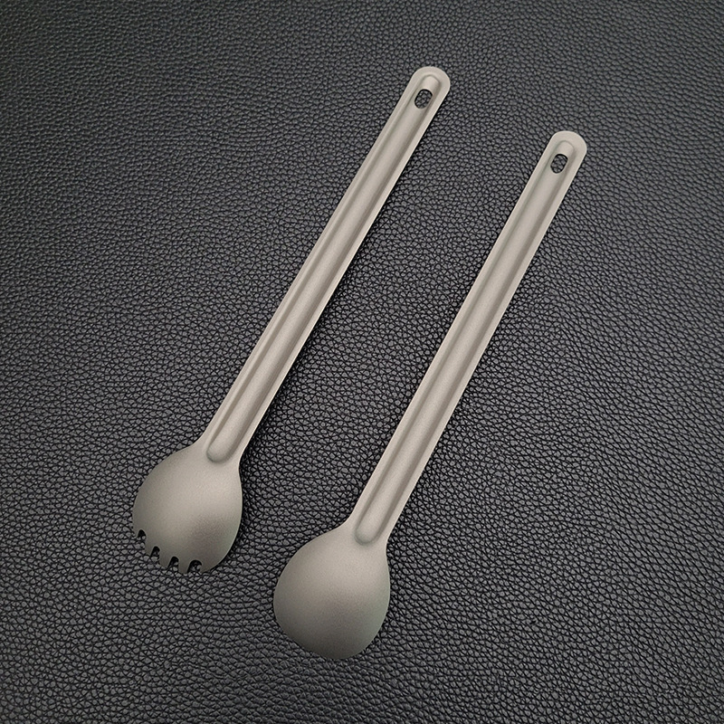 キャンプ用長柄純チタンフォークとスプーン、日常用携帯食器セット、旅行用超軽量高級チタンサラダスプーンとフォーク食器|undefined