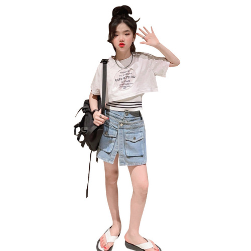 Girls Summer Fashion Casual Suit 2024 New Medium and Large Children Girls Short-sleeved T-shirt Denim Shorts Two-piece Set