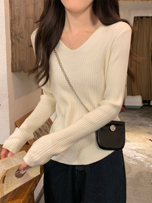 法式V领简约修身打底上衣女秋冬坑条显瘦内搭高级感软糯针织毛衣|undefined