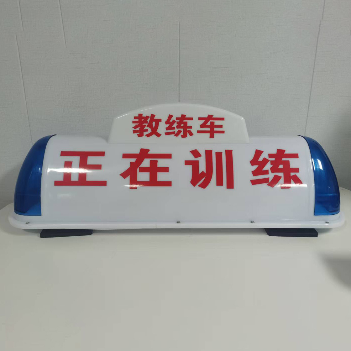 Cross-border best-selling magnetic LED roof light for coaches, taxis, and dump trucks, 120 km/h speed