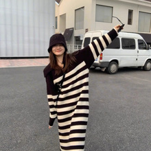 【现货】黑白条纹中长款针织连衣裙秋冬2025新款宽松慵懒风毛衣裙