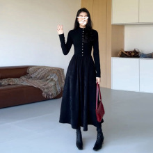 法式半高领针织连衣裙女2025秋冬新款高级感收腰气质内搭打底长裙