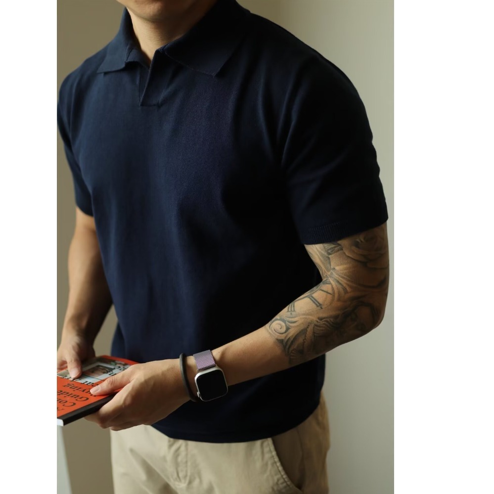 Camisa de polo con cuello en V americano, suéter de punto para hombre, camiseta de manga corta, solapa informal suelta, moda de color sólido, blusa de verano