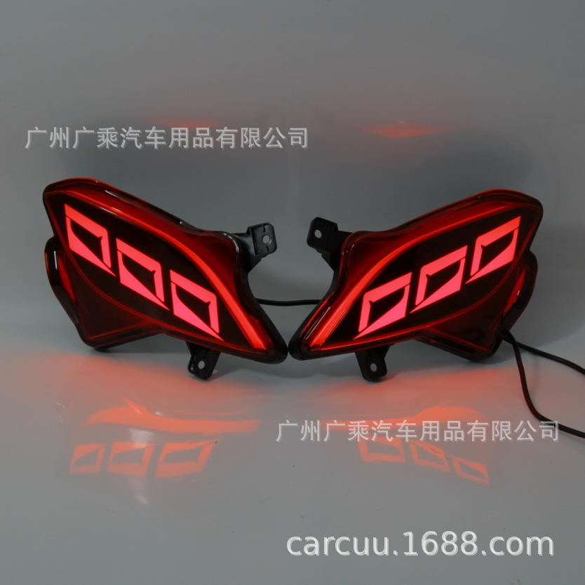 Adecuado para 20-23 Toyota Highlander parachoques trasero luz LED luz de freno luz de advertencia luz de giro 3 Función negro y rojo Shell