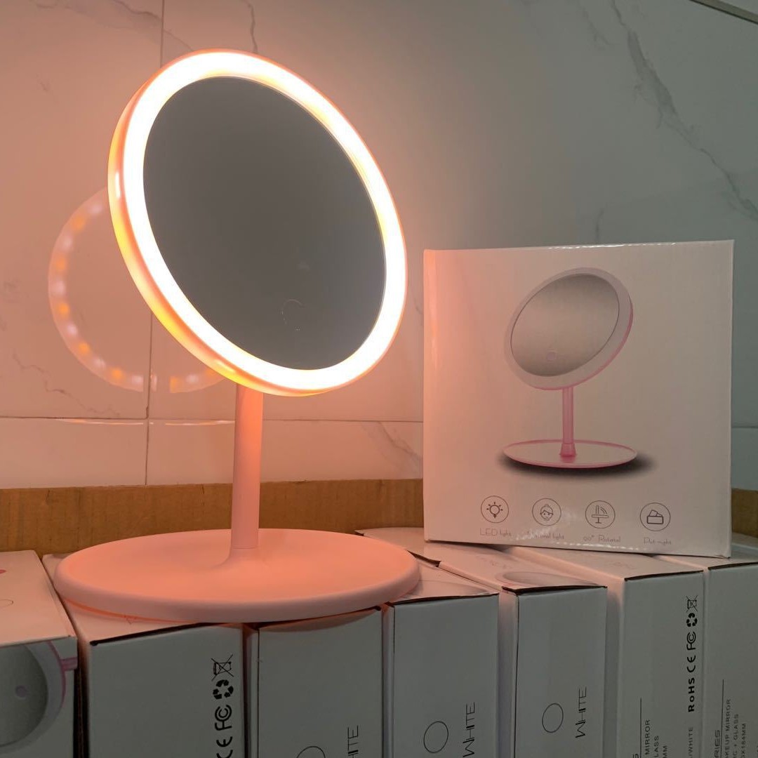 Fábrica al por mayor Douyin Internet rojo LED espejo de maquillaje espejo de belleza de escritorio espejo de maquillaje portátil plegable en nombre del cabello