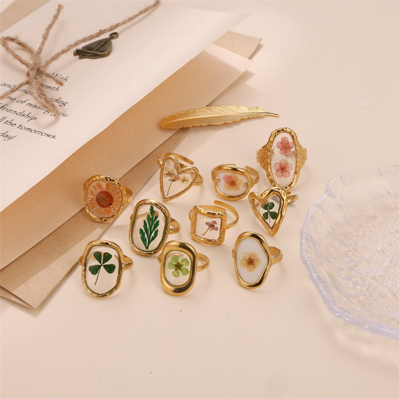 Europea y americana Nueva joyería de moda flor eterna serie anillo de acero inoxidable no se desvanece nicho diseño anillo abierto para las mujeres