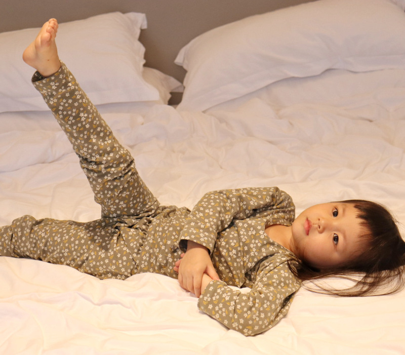 子供のクラス A 新しいホーム服セット男の子と女の子の秋の服と長ズボンベビーコットンサーマル下着セット卸売|undefined