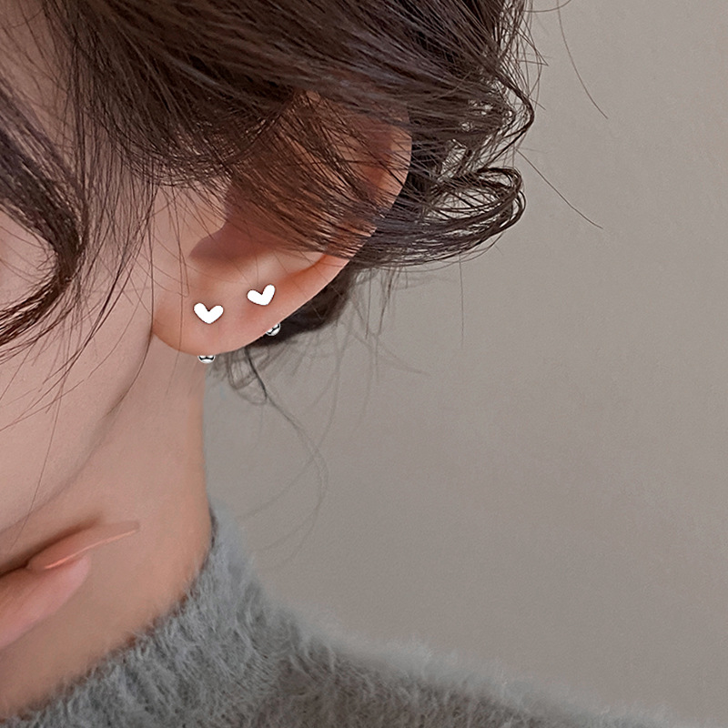 Pendientes de aro lisos para mujer, lujo ligero, pendientes de alta gama, pendientes populares, aretes de diseño exclusivo, aretes de otoño e invierno al por mayor