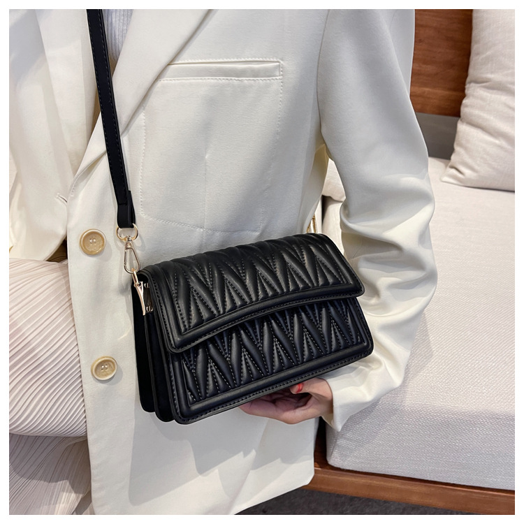 One-shoulder Underarm Women's New Small Square Fashion Messenger Bag 21.5*13.5*10.5cm display picture 3