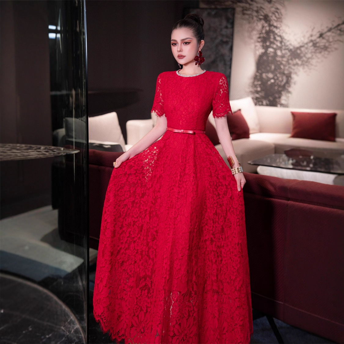 Elegant red lace evening dress with a round collar