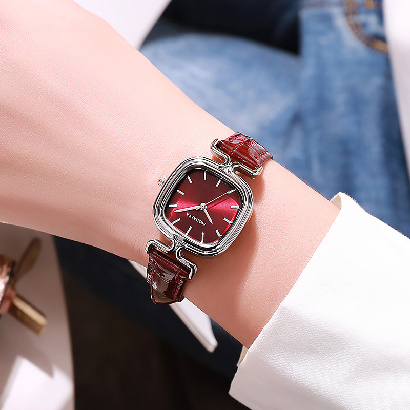 Nuovo cinturino sottile profumato al vento Quadrante piccolo Temperamento Esperto di streaming live che porta merci Orologio da donna di buona qualità_voghion.com