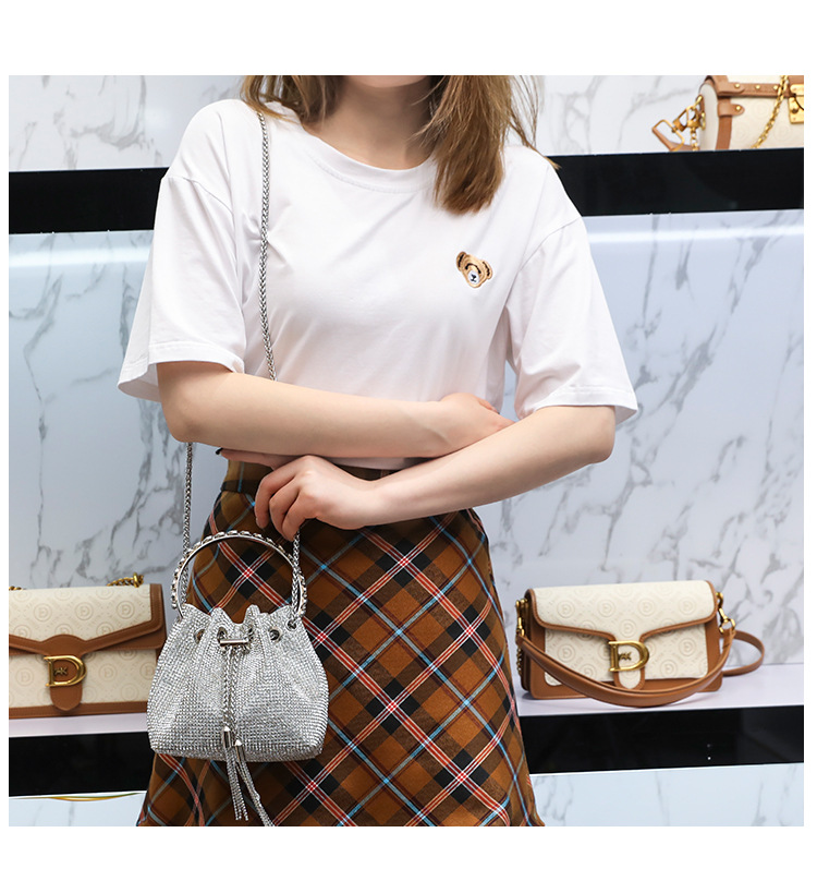 Túi đeo chéo nữ đính kim cương nhân tạo dây xích — Màu bạc chi tiết 5