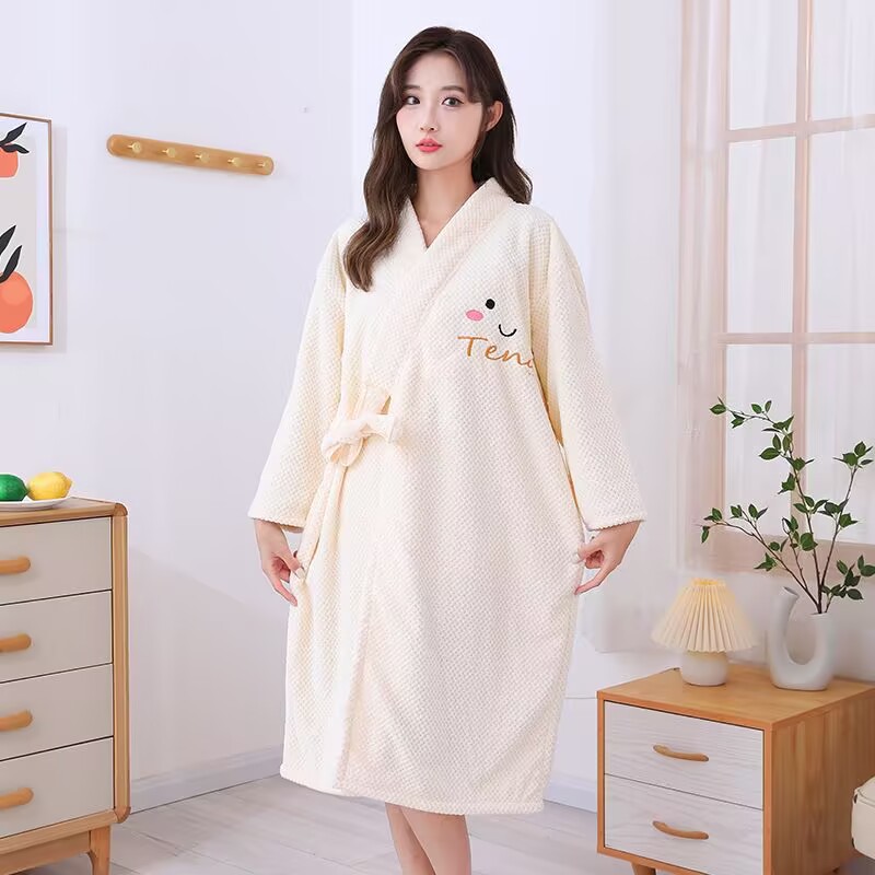 웃는 얼굴 자수가 있는 긴소매 끈끈 [오프화이트]