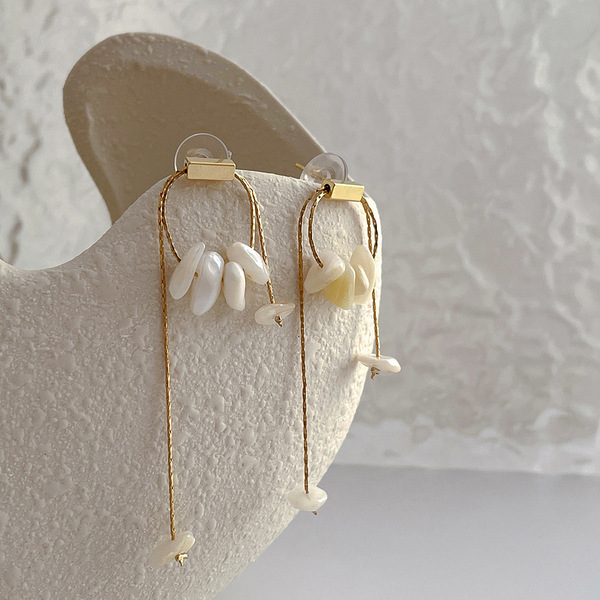 Design organic fashionable retro earrings
