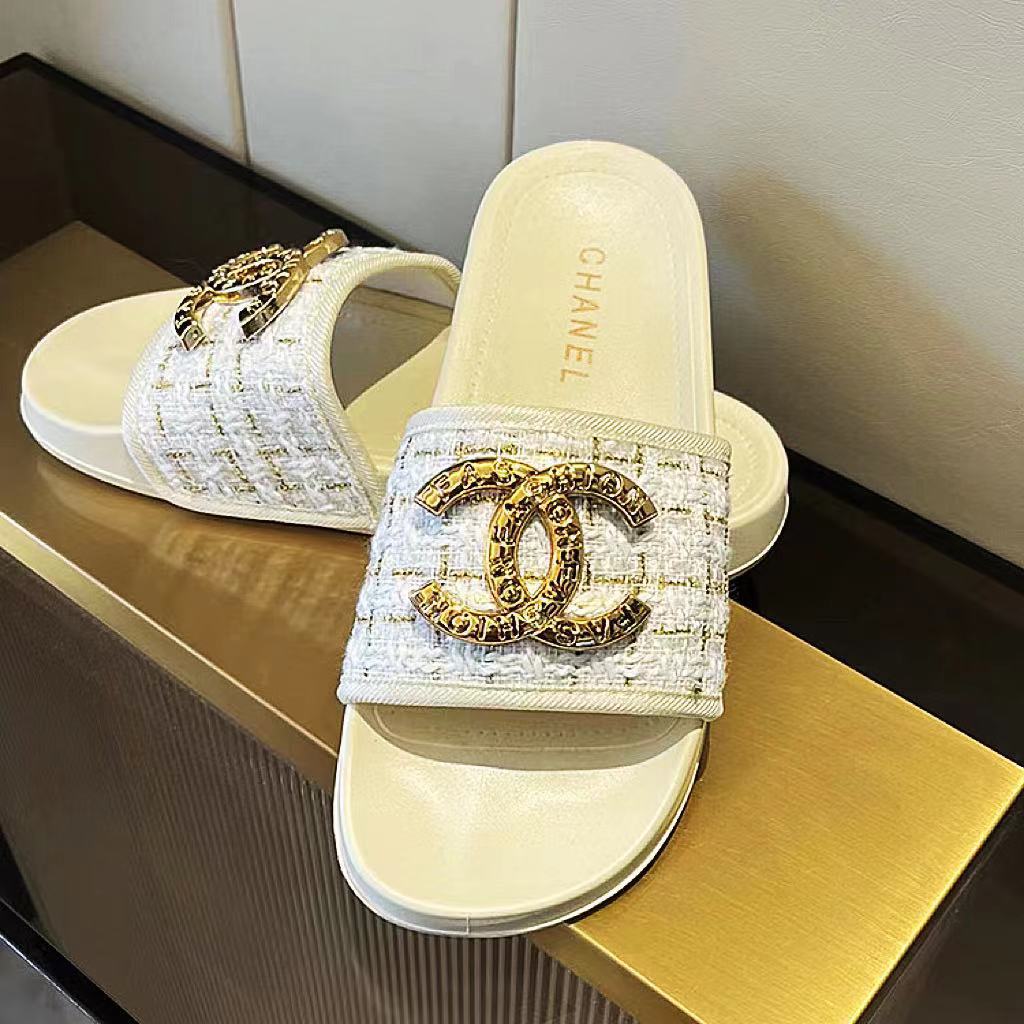 Zapatillas para mujeres frescas en el hogar, zapatillas para parejas domésticas, suela suave antideslizante Eva universal, comercio exterior para hombres, ligero y cómodo.