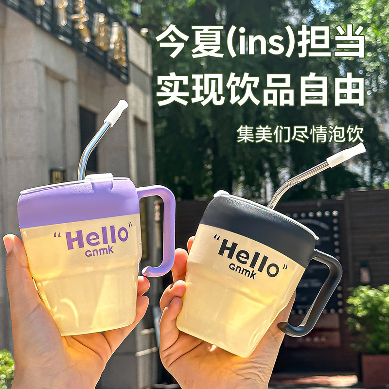 Taza de vidrio de pajita simple y de alto valor con mango