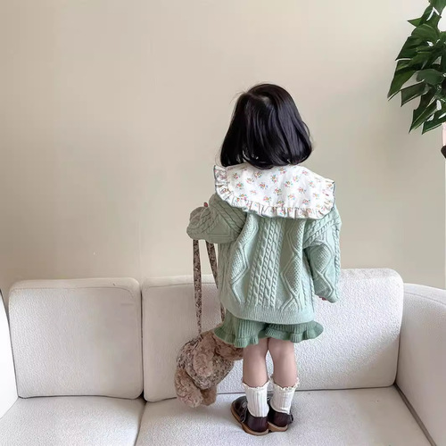 Korean Children's Spring 2024 New Girl's Fresh Knit Cardigan Floral Collar Shirt and Knit Shorts Set
