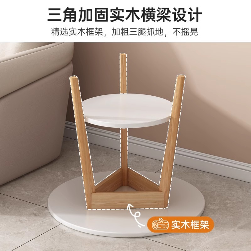 Sofá de la sala de estar pequeña mesa redonda doméstica, estante de cabecera de cama moderno y minimalista, mesa de té creativa con balcón