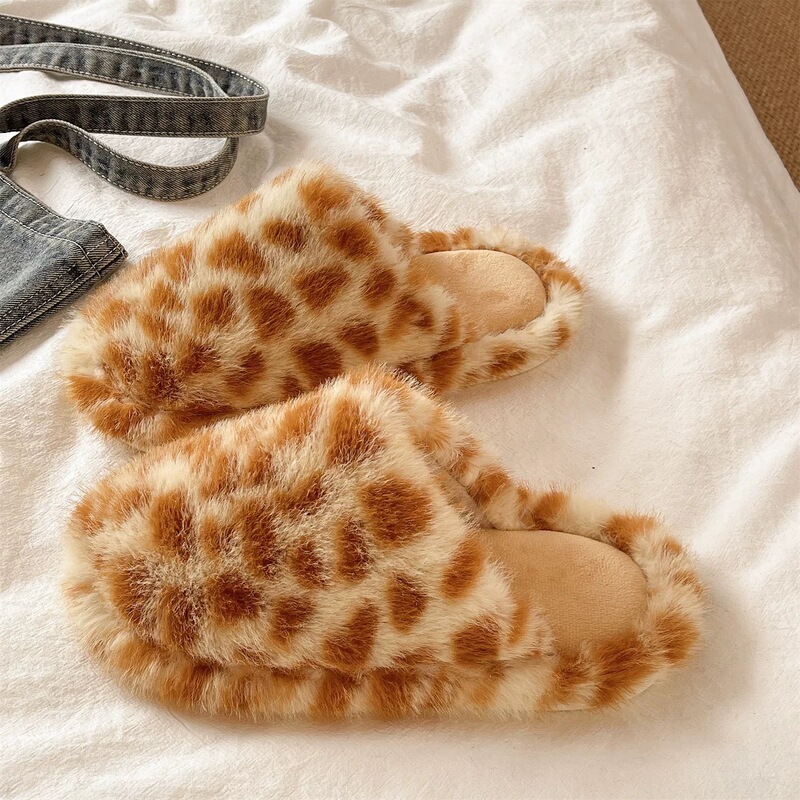 Fashionable Leopard Print Furry Slippers for Women, Winter Indoor Silent Non-Slip Plush Warm Closed-Toe Cotton Slippers Fashionable Leopard Print Furry Slippers for Women, Winter Indoor Silent Non-Slip Plush Warm Closed-Toe Cotton Slippers